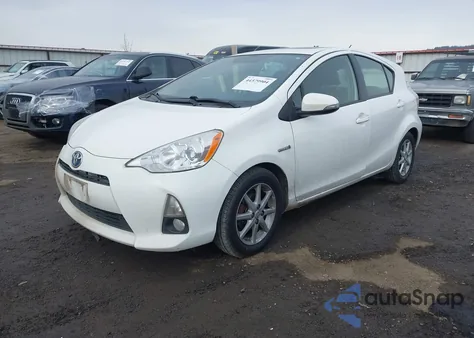2012 Toyota Prius C Four из США, поврежденный, VIN JTDKDTB34C1031157